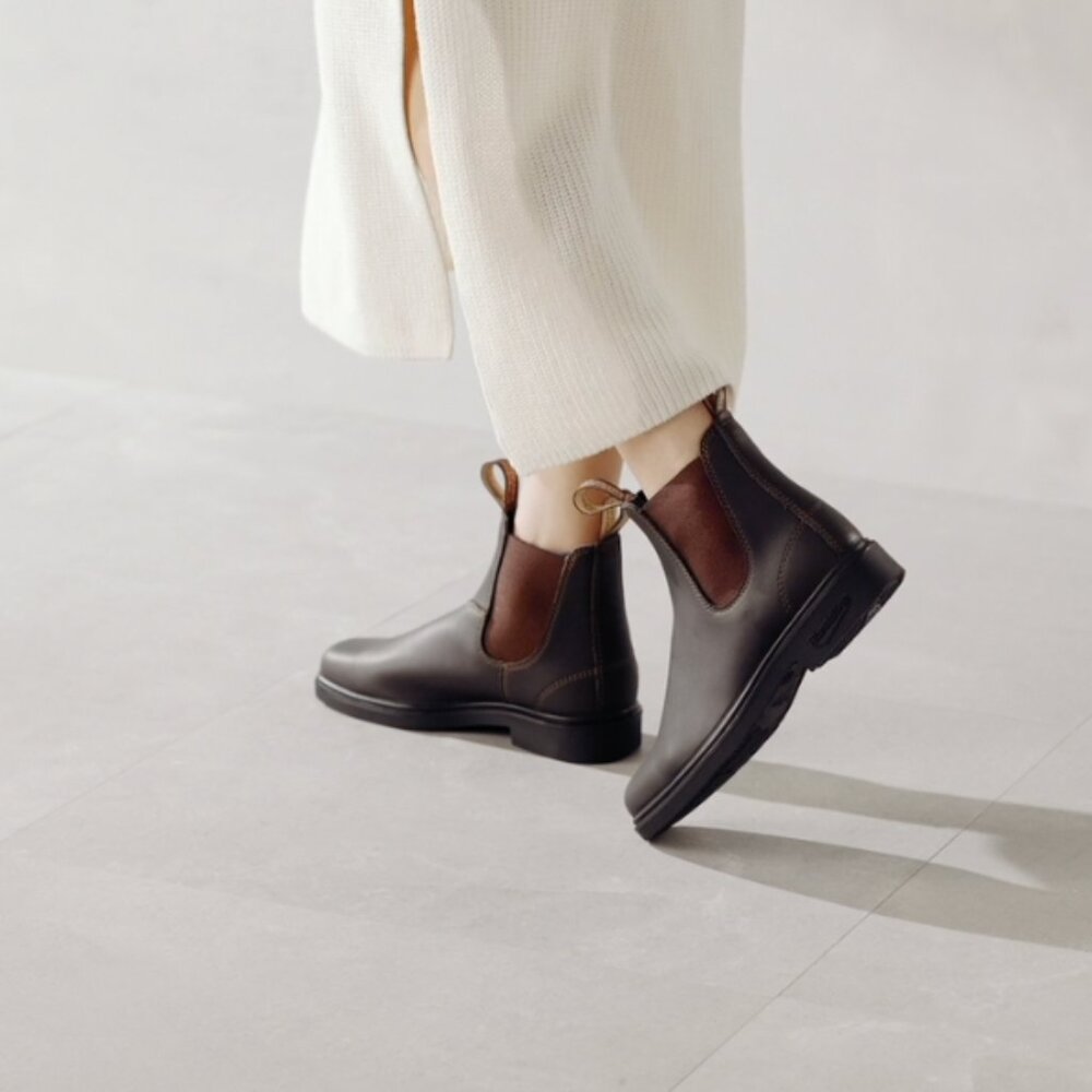 Blundstone Chelsea Boot Original 602 Style- Women's 10, Men's 8, EU 41